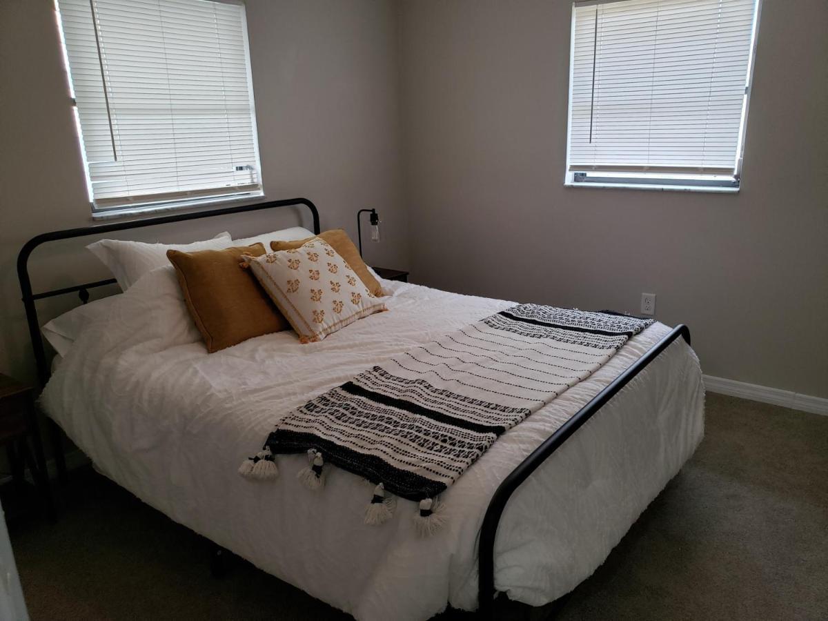 Shell Near The Sea, 2-Br Pet Friendly Home Венис Екстериор снимка